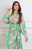 فستان بطابع مشجر بالوان متناغمة