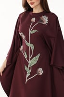 قفطان بقماش كريب بشك وتطريز