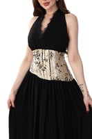 فستان سهرة هالتر مع خصر ذهبي جاكار