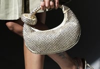 حقيبة يد ذهبي مرصعة بكريستال