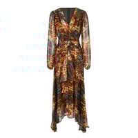 فستان شيفون بطابع نمري بتفاصيل درابيه وبروش