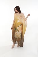 قفطان شيفون بنقشة ورد مشجرة