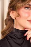 أقراط متدلية مرصعة بأحجار لامعة