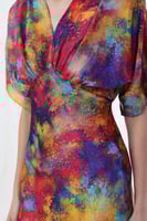 قفطان مشجّر ماكسي بطابع متعدد الألوان