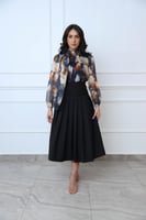 بلوزة شيفون بطابع ورود