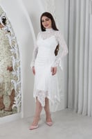 فستان دانتيل بطيات على الخصر