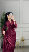 فستان بطابع كسرات برغندي