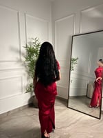 فستان حرير ناعم بكتف واحد