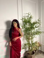 فستان حرير ناعم بكتف واحد