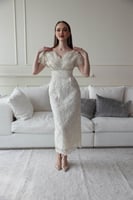 فستان دانتيل بثنايا على الصدر -