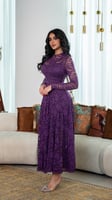 فستان دانتيل بنفسجي ماكسي بأكمام طويلة