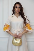 قفطان بطابع ورود على الاكمام