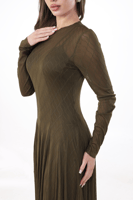 فستان طويل باللون الزيتي بقماش استرتش