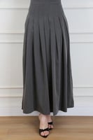 تنورة طويلة بلون رمادي داكن