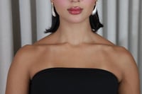 حلق بحواف ذهبية بتصميم قطرة انسيابية