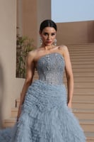 فستان سهرة فاخر بلونه السماوي الهادى