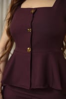 بلوزة كريب بياقة مربعة