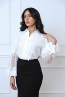 بلوزة مزينة بدانتيل