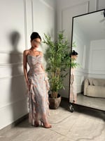 فستان مورد بطيات