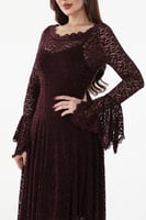 فستان دانتيل بلون برغندي عميق