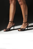 صندل كعب جلد اسود