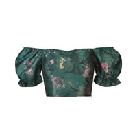 بلوزة خضراء مشجرة بأكمام منفوشة