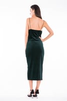 فستان مخملي بدون اكمام مكشوف الظهر