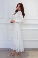 فستان مزين بدانتيل