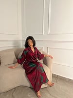 فستان حرير بطابع مشجر