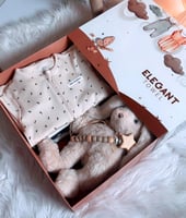 بوكس مواليد جاهز للإهداء – بدلة ناعمة + لعبة أرنب...