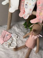 نكست تقدم هدايا رائعة للبنات، مثل الملابس والألعاب...