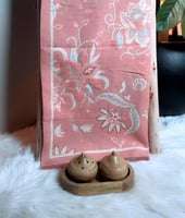 هدية شتوية فاخرة شال نسائي وردي مع طقم مبخرة خشبية...