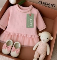 فستان بناتي وردي فاخر من تيد بيكر مع حذاء مطرز ولع...