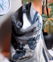 هديّة فاخرة للشتاء – شال بنقشة أنيقة مع مبخرة هندي...