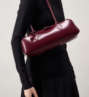 حقيبة يد مستطيلة الشكل