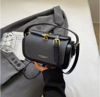 حقيبة كروس نسائية مربعة صغيرة