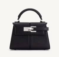 حقيبة ملكيه للنساء