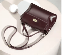 حقيبة يد من الجلد للنساء