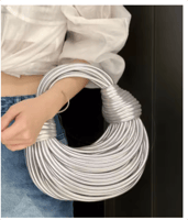 شنطة يد للنساء بلون ذهبي فاخر منسوجة يدويا