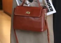 حقيبة يد من الجلد للنساء