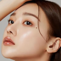 كريم الببتيد لشد العيون بعمق من ميديكيوب