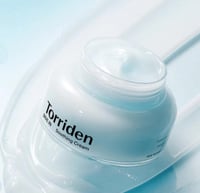 كريم مهدئ بحمض الهيالورونيك