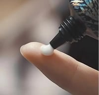 كريم العين بلاك تي تايم ريفيرس بحمض الهيالورونيك و...