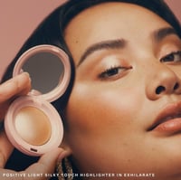 رير بيوتي هايلايتر سيلكي تاتش - انلايتن