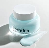 كريم مهدئ بحمض الهيالورونيك