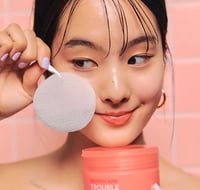 مومز باث مناديل أحماض الفواكه لتنظيف الوجه