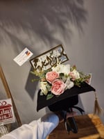 مسكة تخرج ورد صناعي