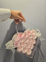 ورد طبيعي دائم - يدوم أكثر من سنة في بوكس اكريلك w...