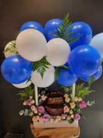 مجسم بلونات اكريلك ورد طبيعي وكيكة 44144