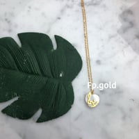 قلاد صدف قلب مطلي ذهب الاسم جهه واحده فقط